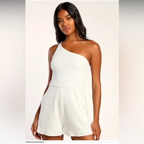 Lulu’s romper - Picture 2 of 3